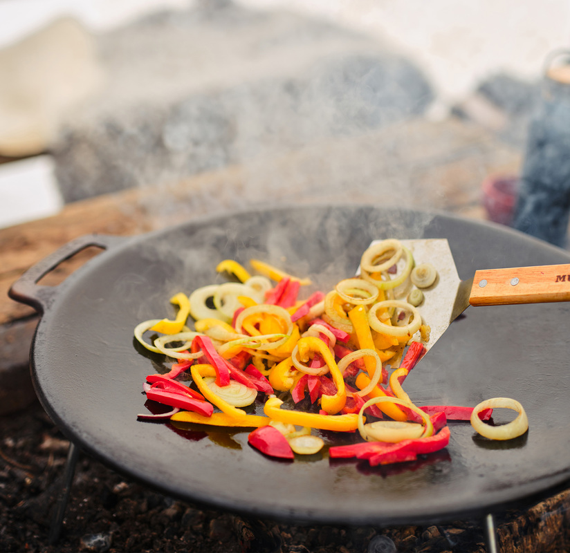 Muurikka pannu suojapussissa kuumavalssattu teräs 38 cm