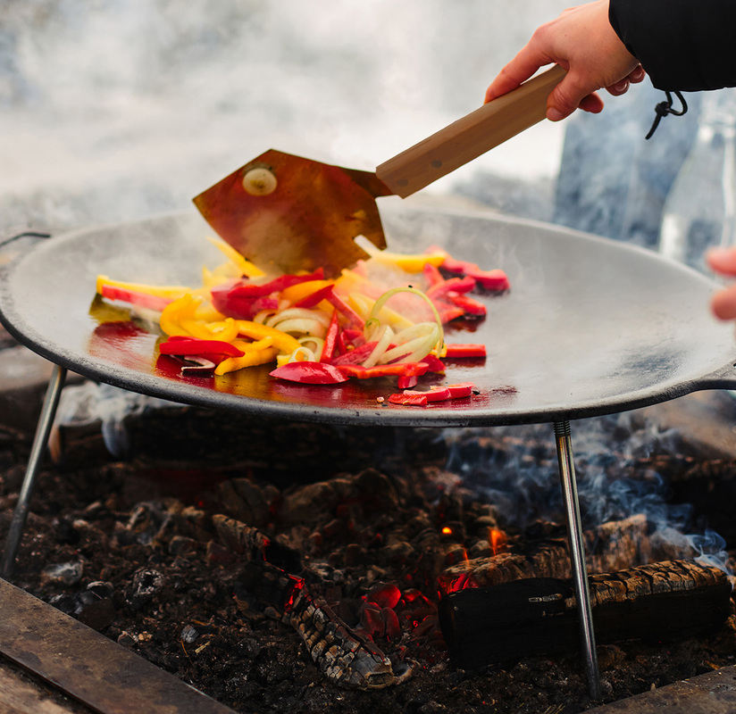 Muurikka pannu suojapussissa kuumavalssattu teräs 38 cm